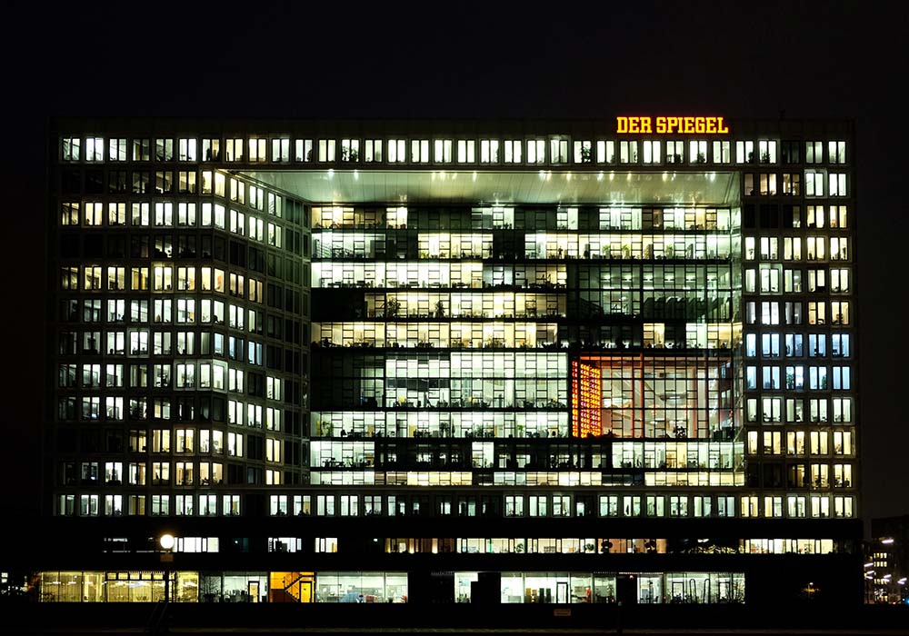 ESCF0782_hochhaus mit spiegel_klein